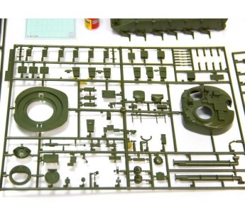 Сборная модель ZVEZDA Российский основной боевой танк Т-80УД, 1/35#1920661